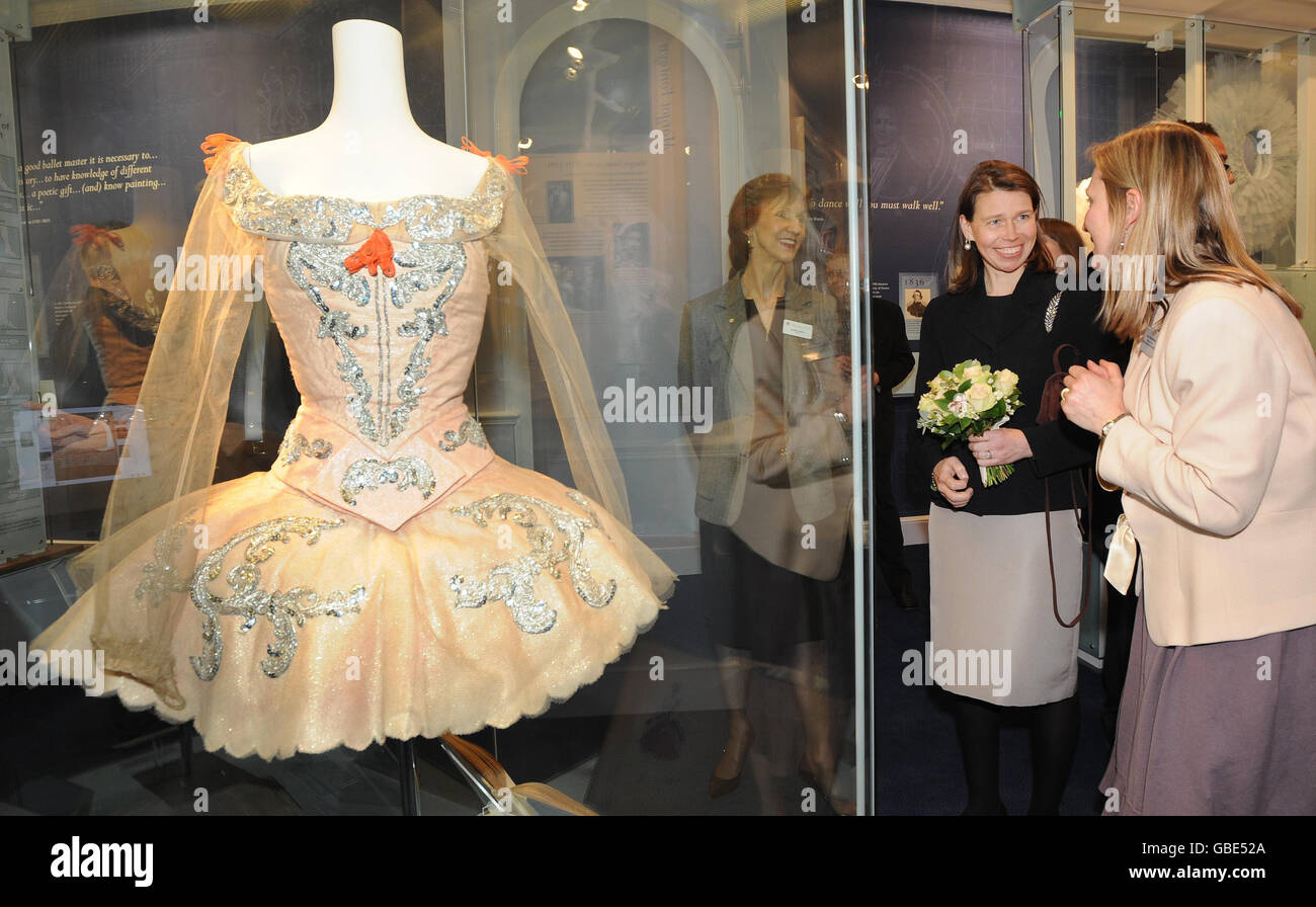 Lady Sarah Chatto, Vice-President of the Royal Ballet School, views a tutu worn by Dame Margot Fonteyn, as she prepares to open the new White Lodge Museum and Ballet Resource Centre in Richmond Park, Surrey which she dedicated to the memory of her mother, Princess Margaret, who was the school's President from 1956 until her death in 2002. Stock Photo