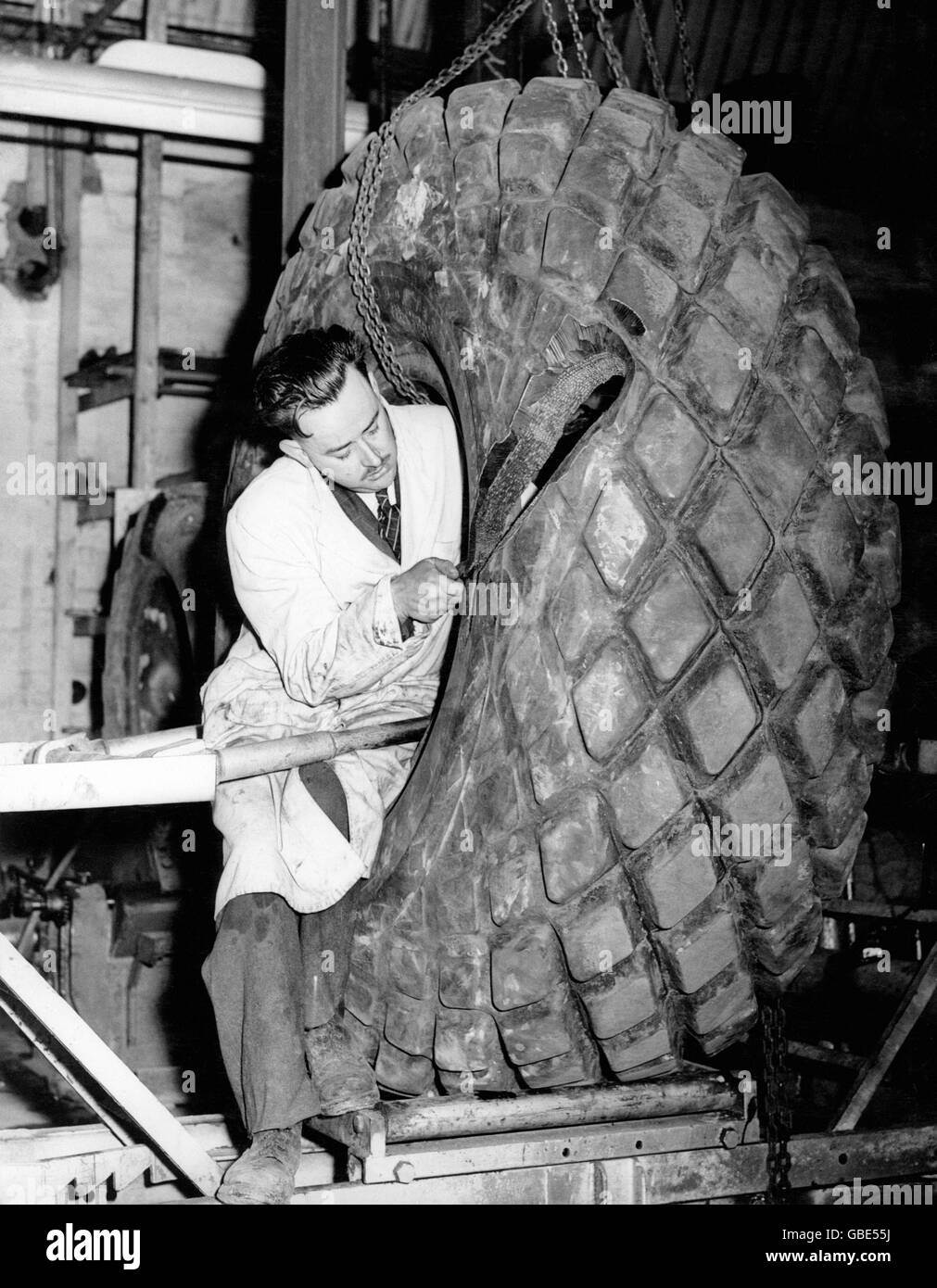 British Transport - Workman Repairs Huge Tyre - Leicester - 1953 Stock Photo