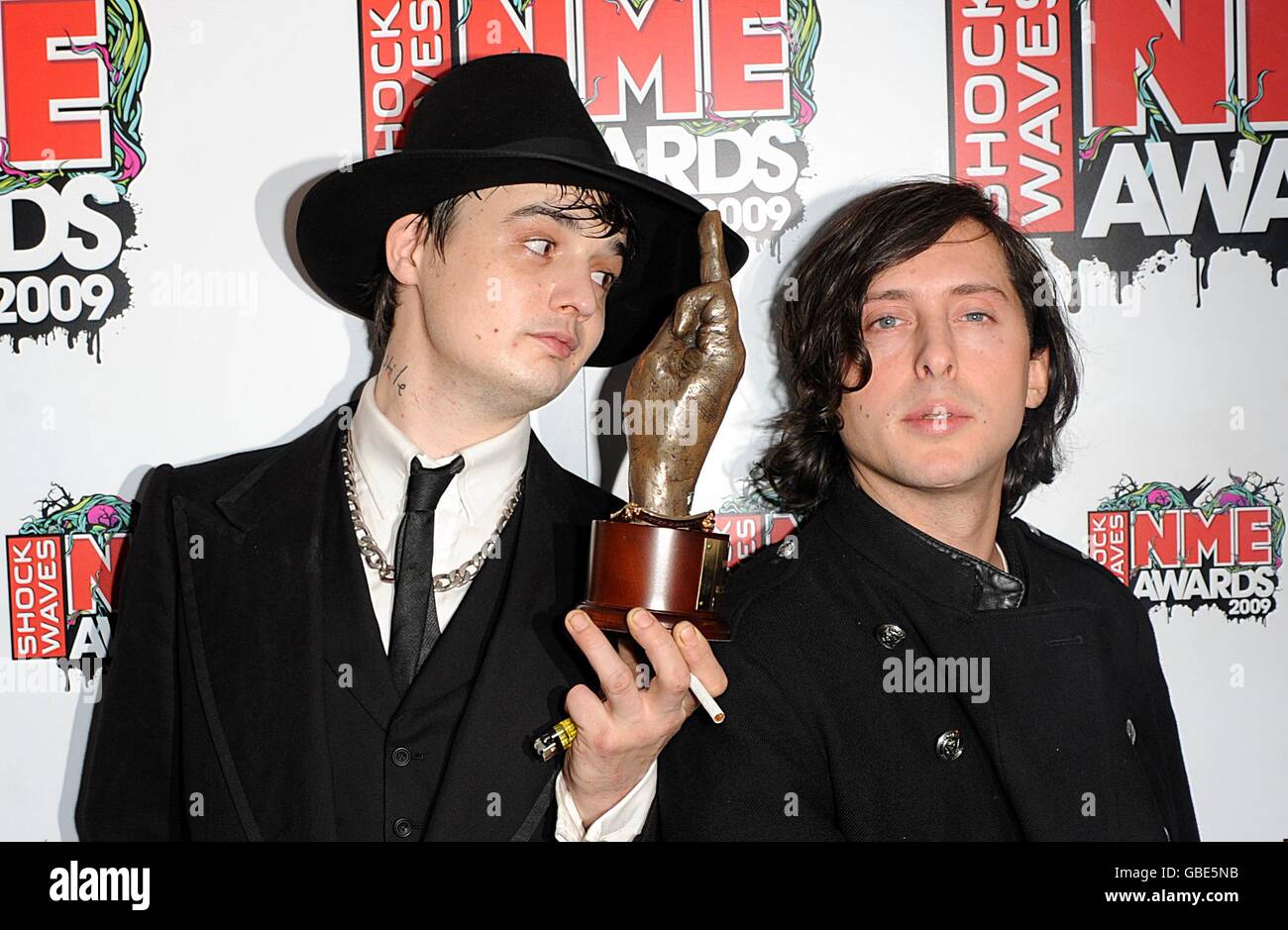 Pete Doherty with the Best Solo Artist award and Carl Barat at the ...