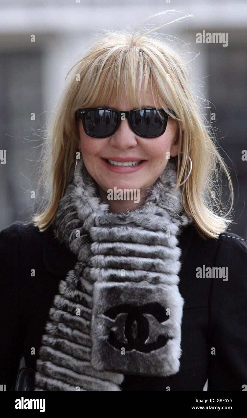 Lulu attends a memorial service for Sir Bill Cotton, the BBC light entertainment executive, at St Martins-in-the-Fields, Trafalgar Square, London. Stock Photo