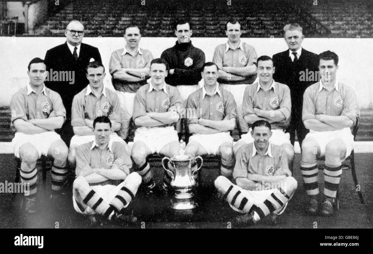 Arsenal's FA Cup winning team: (back row, l-r) manager Tom Whittaker, Laurie Scott, George Swindin, Wally Barnes, ? ; (middle row, l-r) Denis Compton, Peter Goring, Alex Forbes, Joe mercer, Reg Lewis, Les Compton; (front row, l-r) Jimmy Logie, Freddie Cox Stock Photo