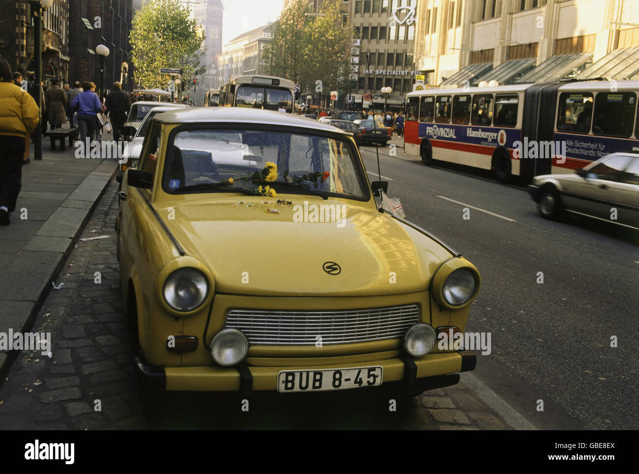 geography / travel, Germany, visitors from East-Germany in Hamburg, Trabbi decorated with flowers, November 1989, Additional-Rights-Clearences-Not Available Stock Photo