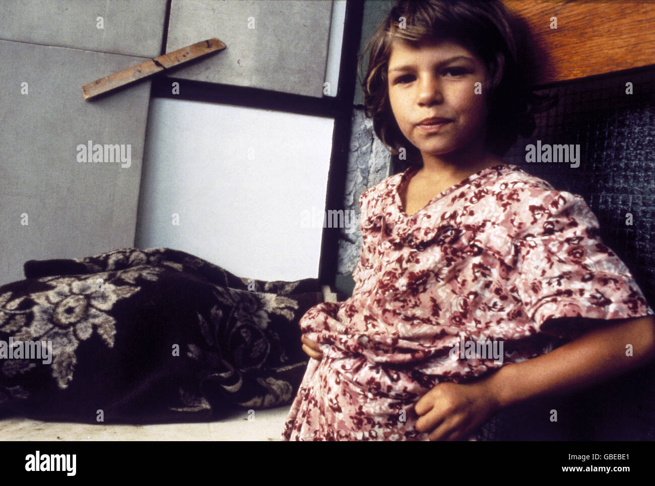 events, Croatian War of Independence 1991 - 1995, girl in the Karlovac refugee camp, Croatia, August 1992, Yugoslavia, Yugoslav Wars, Balkans, conflict, people, misery, 1990s, 90s, 20th century, historic, historical,_NOT, Additional-Rights-Clearences-Not Available Stock Photo