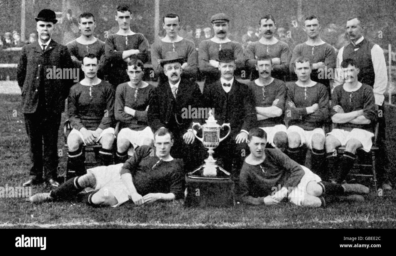 Third Lanark team group with the Scottish Cup which they won by beating Rangers in the replayed final of 1905: (back row, l-r) secretary SM Wylie, James Comrie, T Kelso, Thomas Sloan, James Raeside, John Campbell, John Neilson, trainer J Campbell; (middle row, l-r) Robert Barr, J Kidd, chairman JB Livingstone, director C MacDonald, Hugh Wilson, Thomas McKenzie, William McIntosh; (front row, l-r) James Johnstone, D Munro Stock Photo