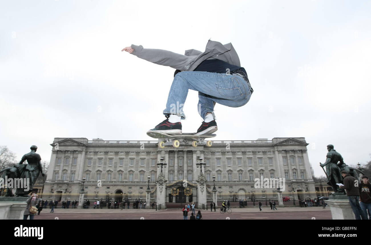 Skate 2 computer game launch Stock Photo - Alamy