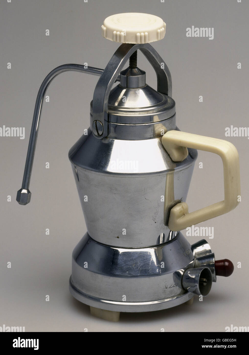 Coffee maker 1950s hi-res stock photography and images - Alamy