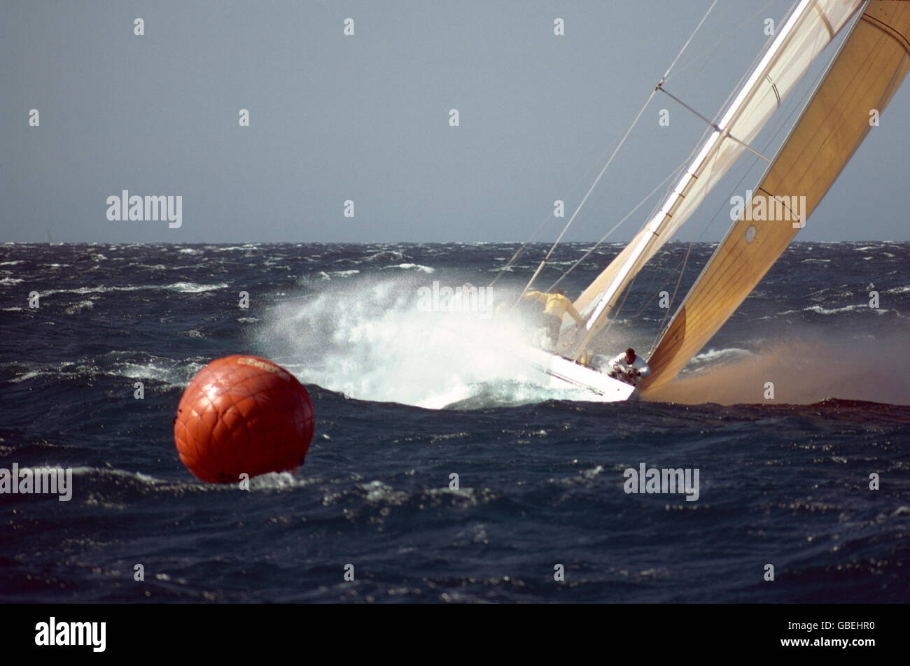 australia america's cup yacht sinks