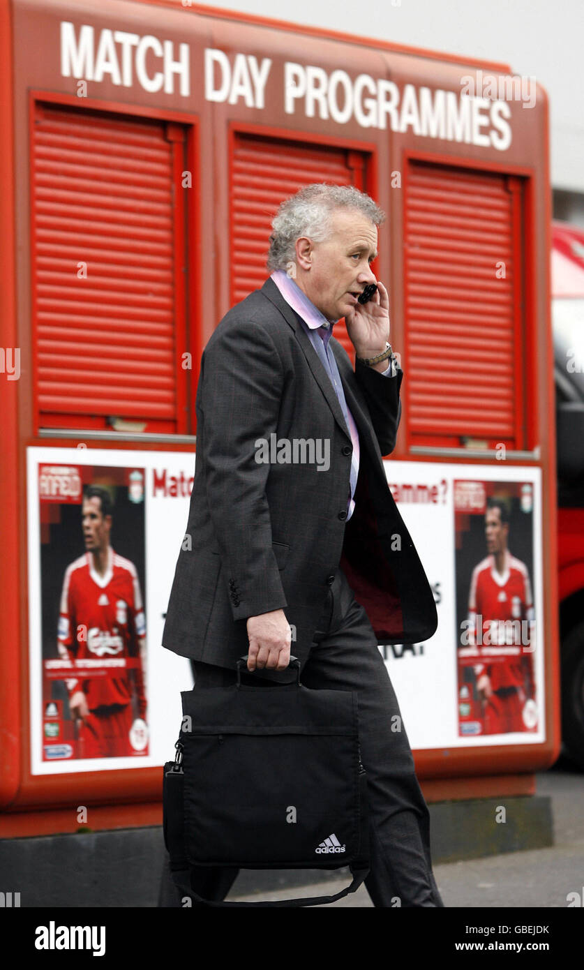 Liverpool chief executive Rick Parry leaves Anfield Stadium, Liverpool. Stock Photo