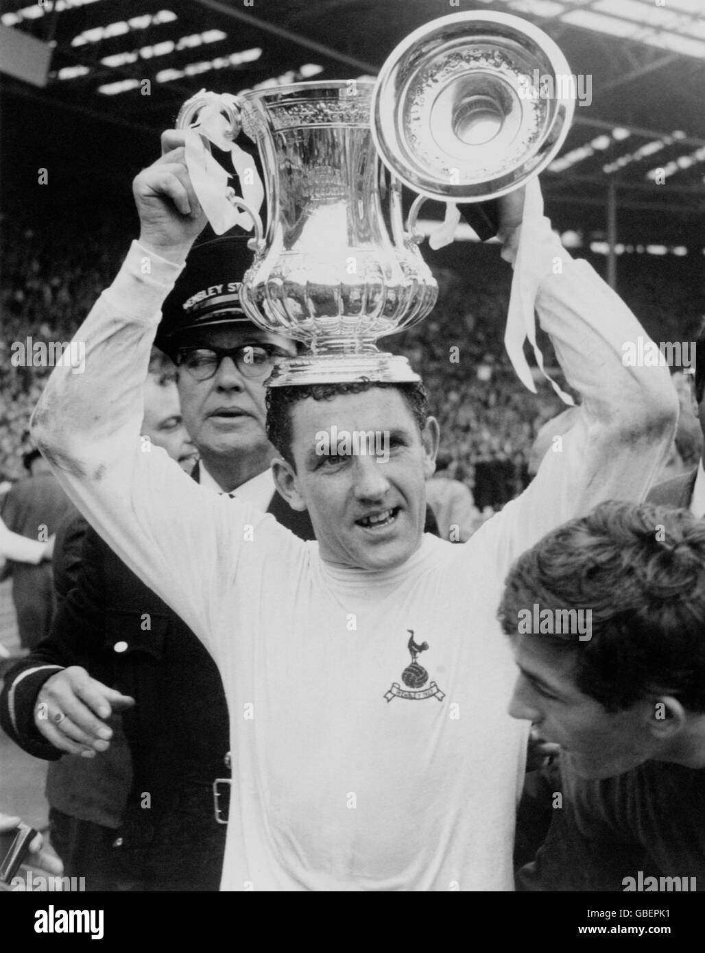 Tottenham v chelsea fa cup trophy hires stock photography and images