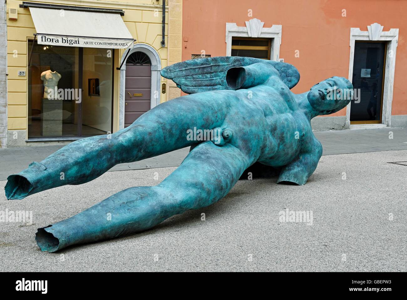 sculpture, sculptor, Igor Mitoraj, cathedral square, Pietrasanta, Province  of Lucca, Tuscany, Italy Stock Photo - Alamy