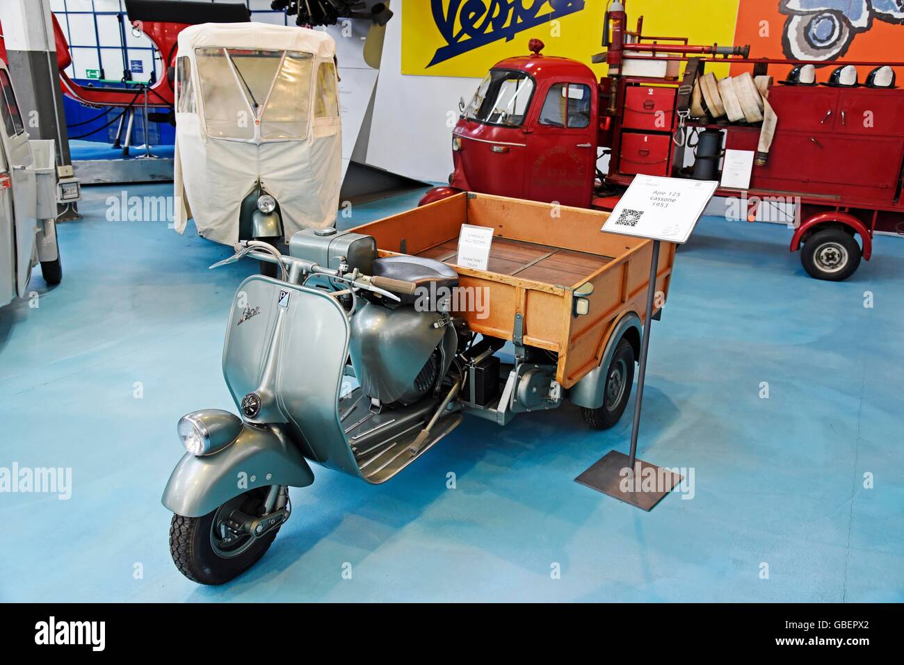 Ape 125 Cassone, historical scooter, scooter, vehicle, vespa, Museo Piaggio, museum, Pontedera, Province of Pisa, Tuscany, Italy Stock Photo