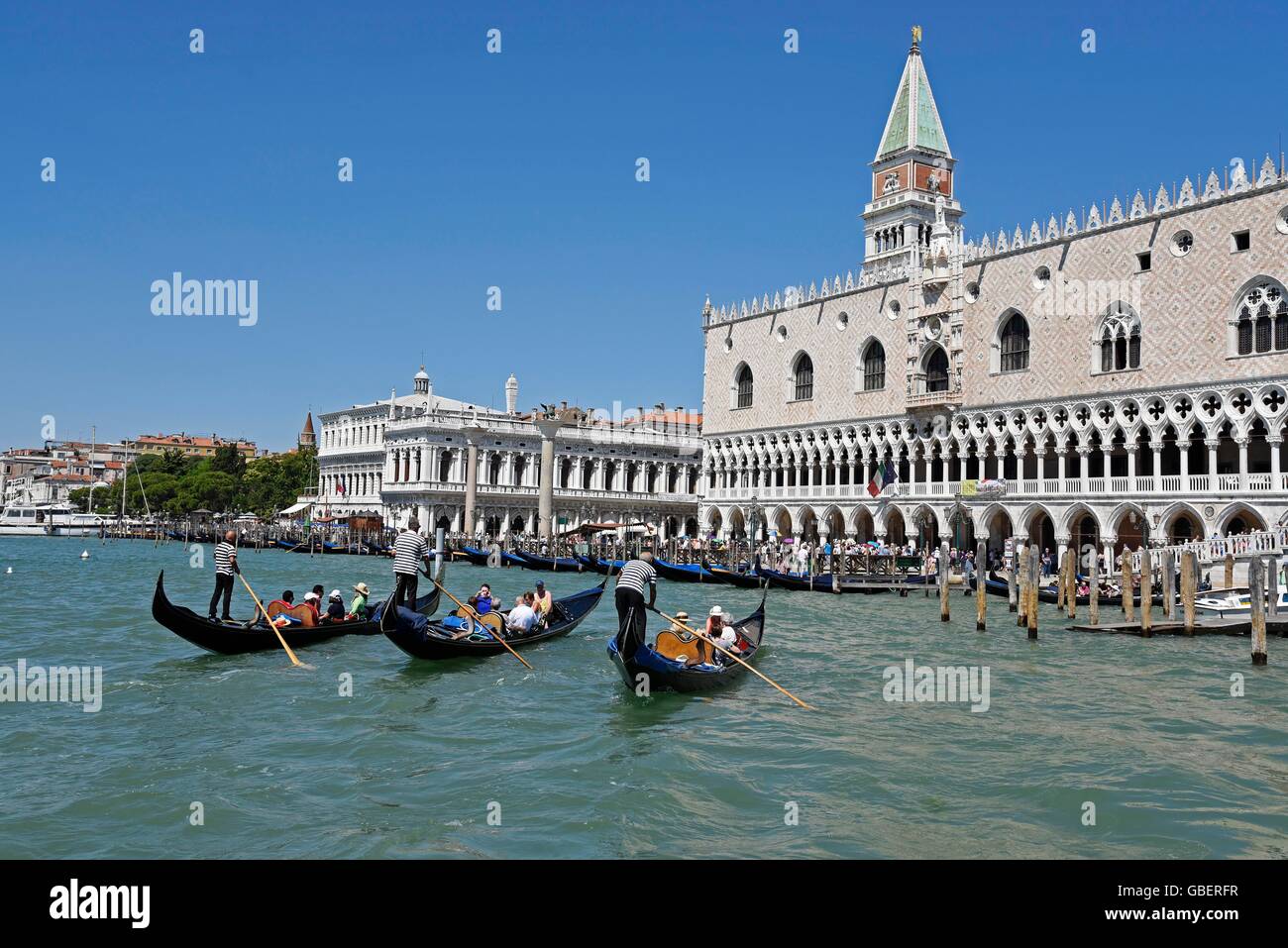 gondolas, tourists, gondoliers, Palazzo della Zecca, Palazzo Ducale, Doge's Palace, palace, Bacino di San Marco, Venice, Venezia, Veneto, Italy Stock Photo