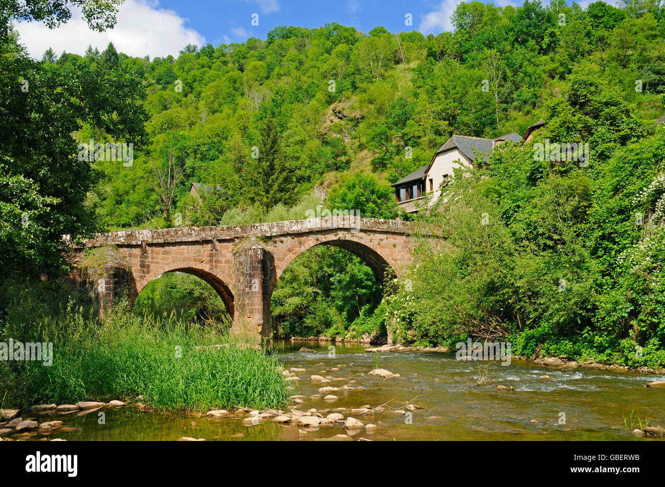 Stone bridge Pont sur le Dourdou, Romanesque pilgrim bridge, river ...