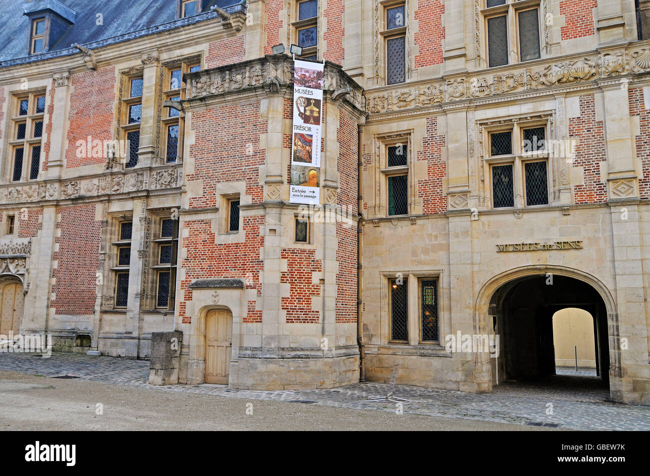Palais Synodal, episcopal palace, museum, Sens, Yonne, Burgundy, France / Bourgogne Stock Photo