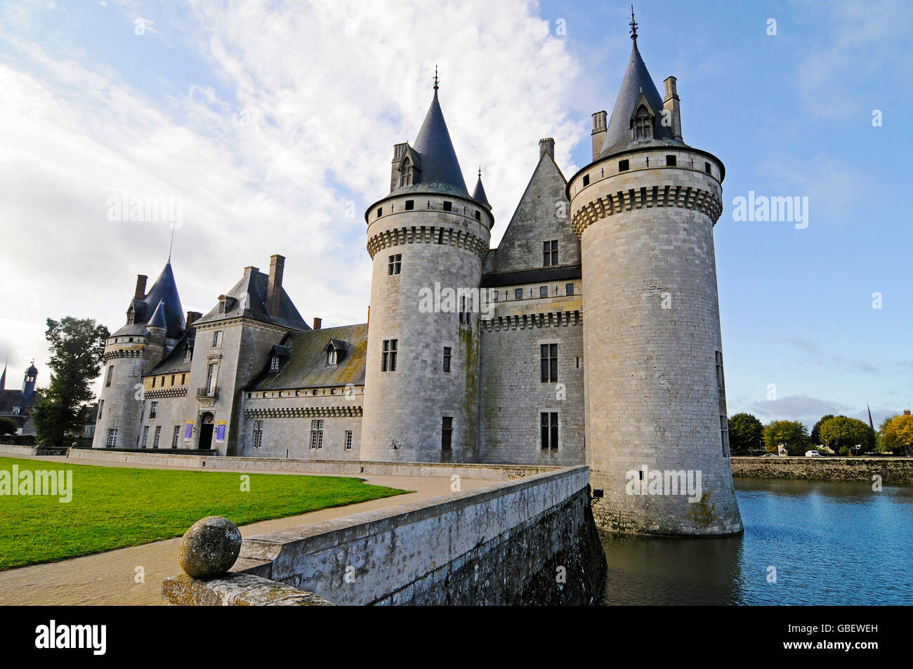Chateau Sully-sur-Loire, palace, museum, Sully-sur-Loire, Departement Loiret, Centre, France Stock Photo