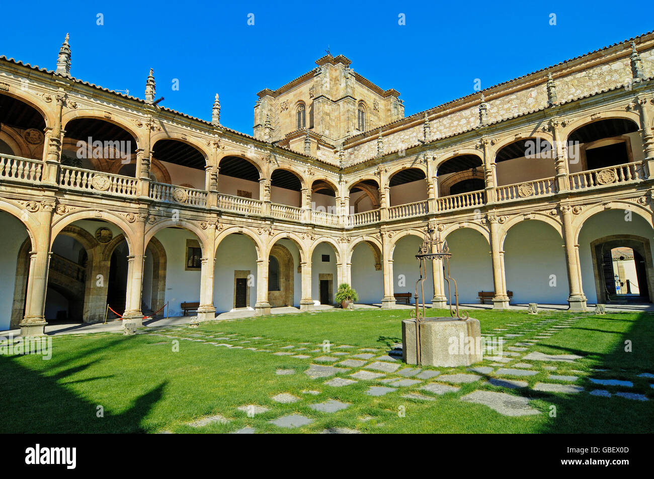 Colegio de los Irlandeses, college, interior courtyard, Salamanca