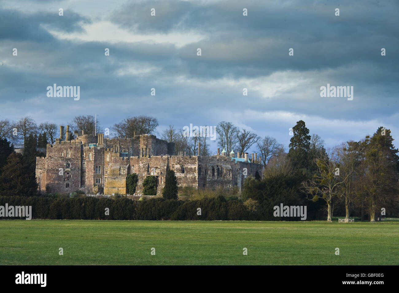 NOTE - POLARISING FILTER AND GRADUATED NEUTRAL DENSITY FILTER USED DURING CAPTURE AND PROCESSED ACCORDINGLY A general view of Berkeley Castle Stock Photo