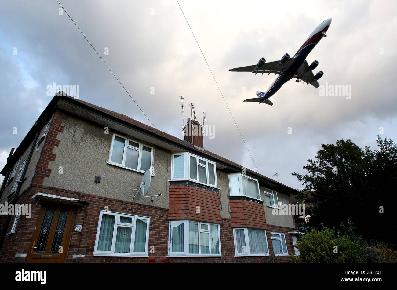 Airplanes fly over homes in Dockwell Close as they come into land at ...