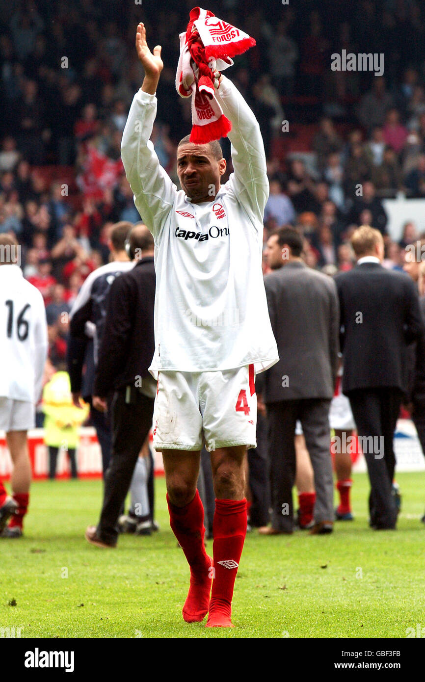 Nottingham Forest's Des Walker thanks the fans at the end of the game Stock Photo