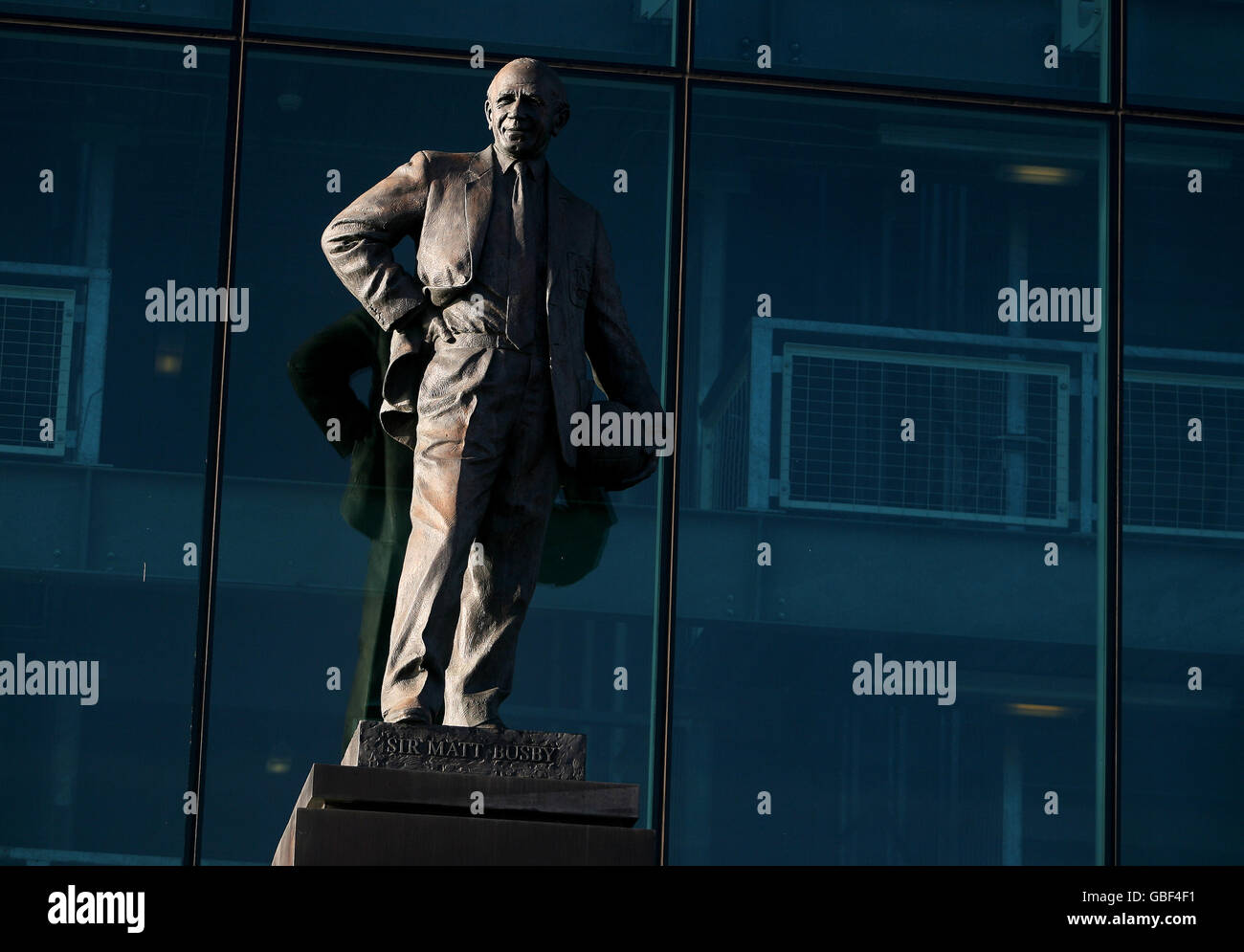 Statue of Sir Matt Busby outside Old Trafford, home of Manchester United Football Club Stock Photo