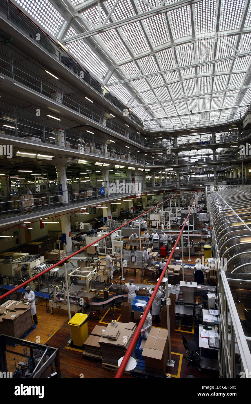 Interior of Boots cosmetics factory in Nottingham. The 1930 Art Deco  building has grade 1 listing Stock Photo - Alamy