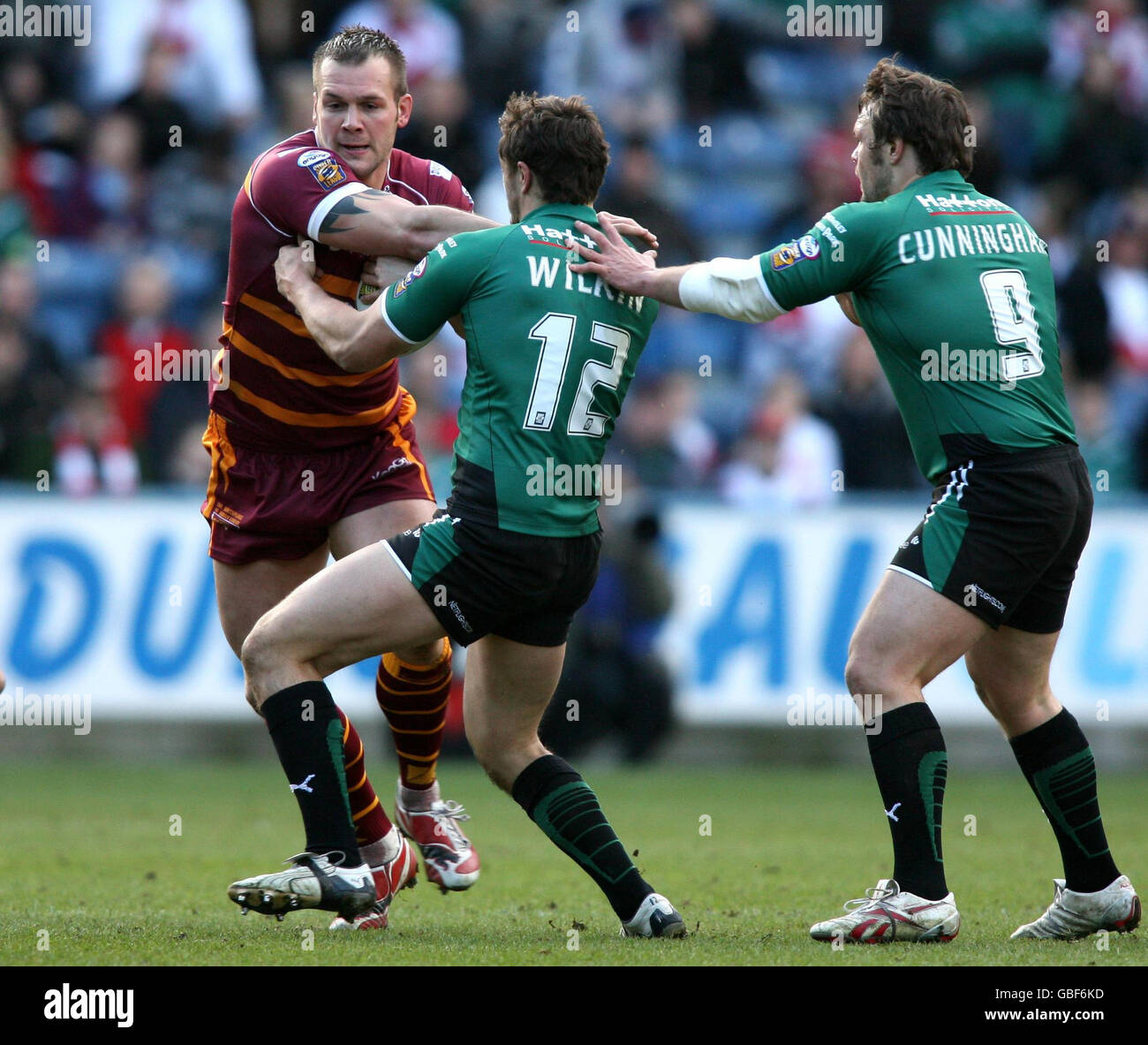 St Helens' Jon Wilkin (centre) tackles Huddersfield's Darrell Griffin during the engage Super League match at the Galpharm Stadium, Huddersfield. Stock Photo