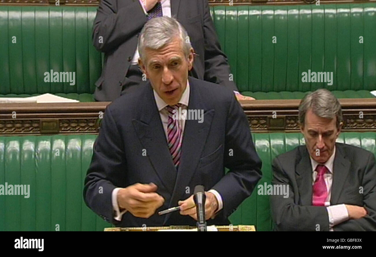 Justice Secretary Jack Straw speaks in the House of Commons, London, after he said he could not permit the release of records from 2003 discussions over the invasion of Iraq because it would cause too much 'damage' to democracy. Stock Photo