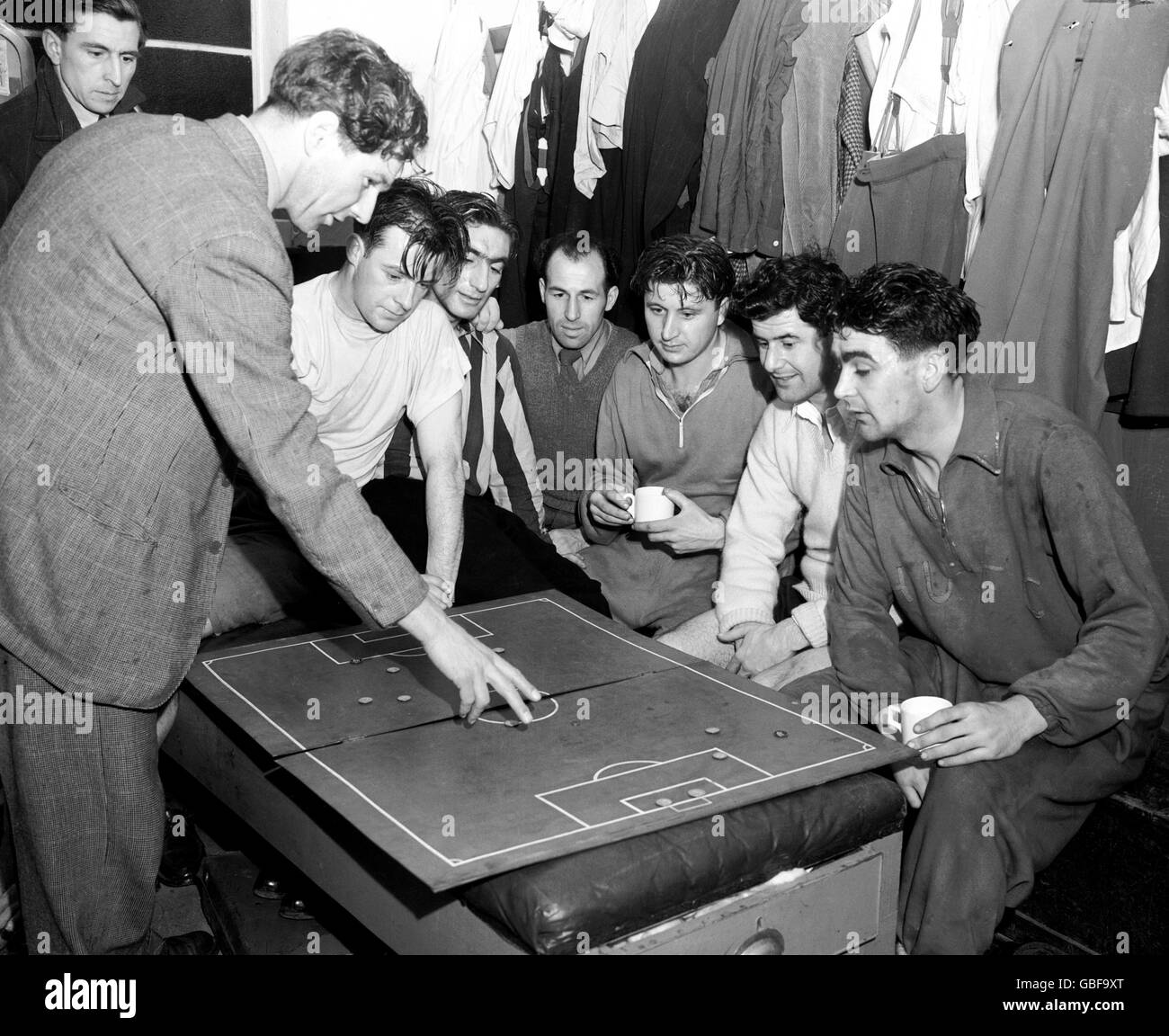 (L-R) Headington United manager Harry Thompson explains his tactics to players Ben Duncan, Dennis Maskell, John Crichton, Bob Peart, Jim Smith and Ken Smith Stock Photo