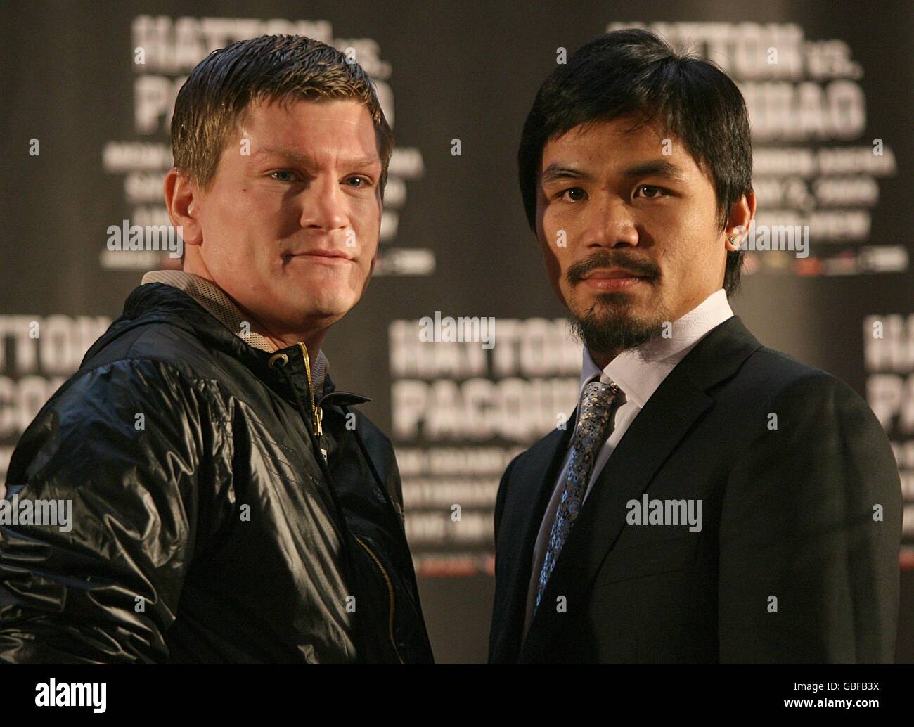 Ricky Hatton (left) and Manny Pacquiao (rigth) during a promotional press event at the Trafford Centre Great Hall in Manchester Stock Photo