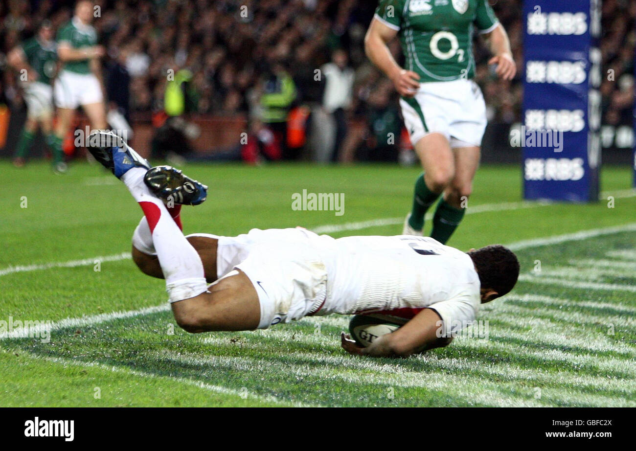 Rugbyu ireland action diving mangnb hi-res stock photography and images ...