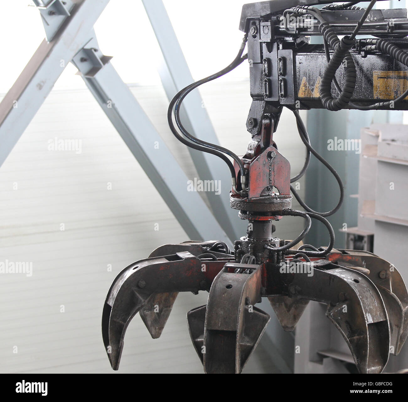 six-petalled industrial crane for loading and unloading of various ...