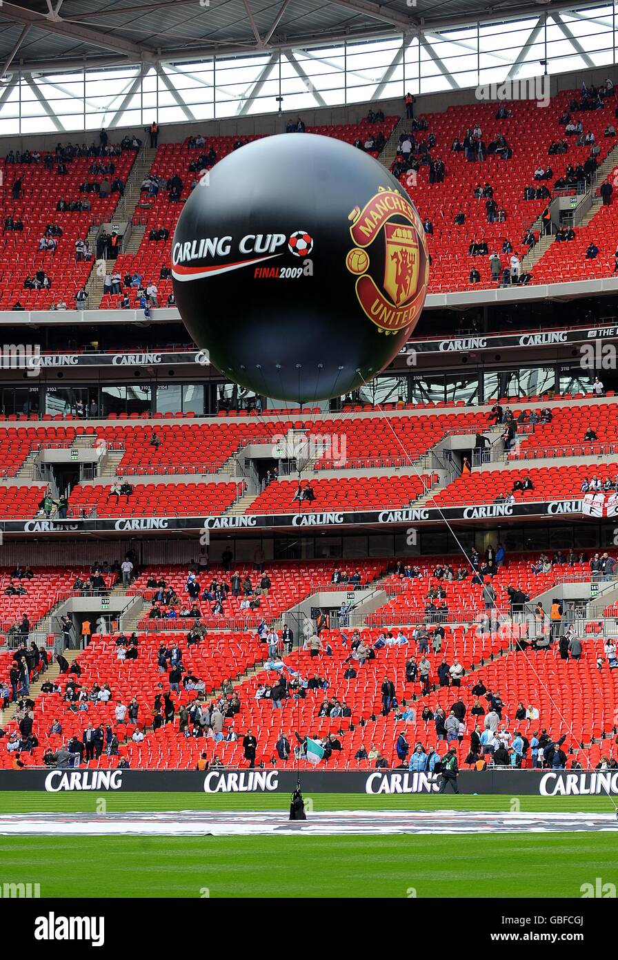 Tottenham hotspur logo hi-res stock photography and images - Alamy