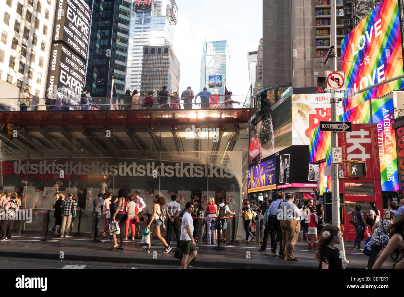 Tkts Discount Broadway Tickets, Duffy Square, Times Square, NYC Stock Photo