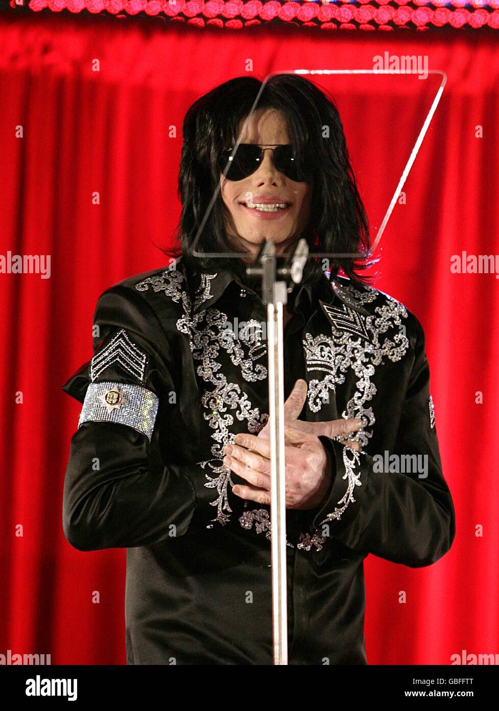 Michael Jackson announces plans for his last performances in London in