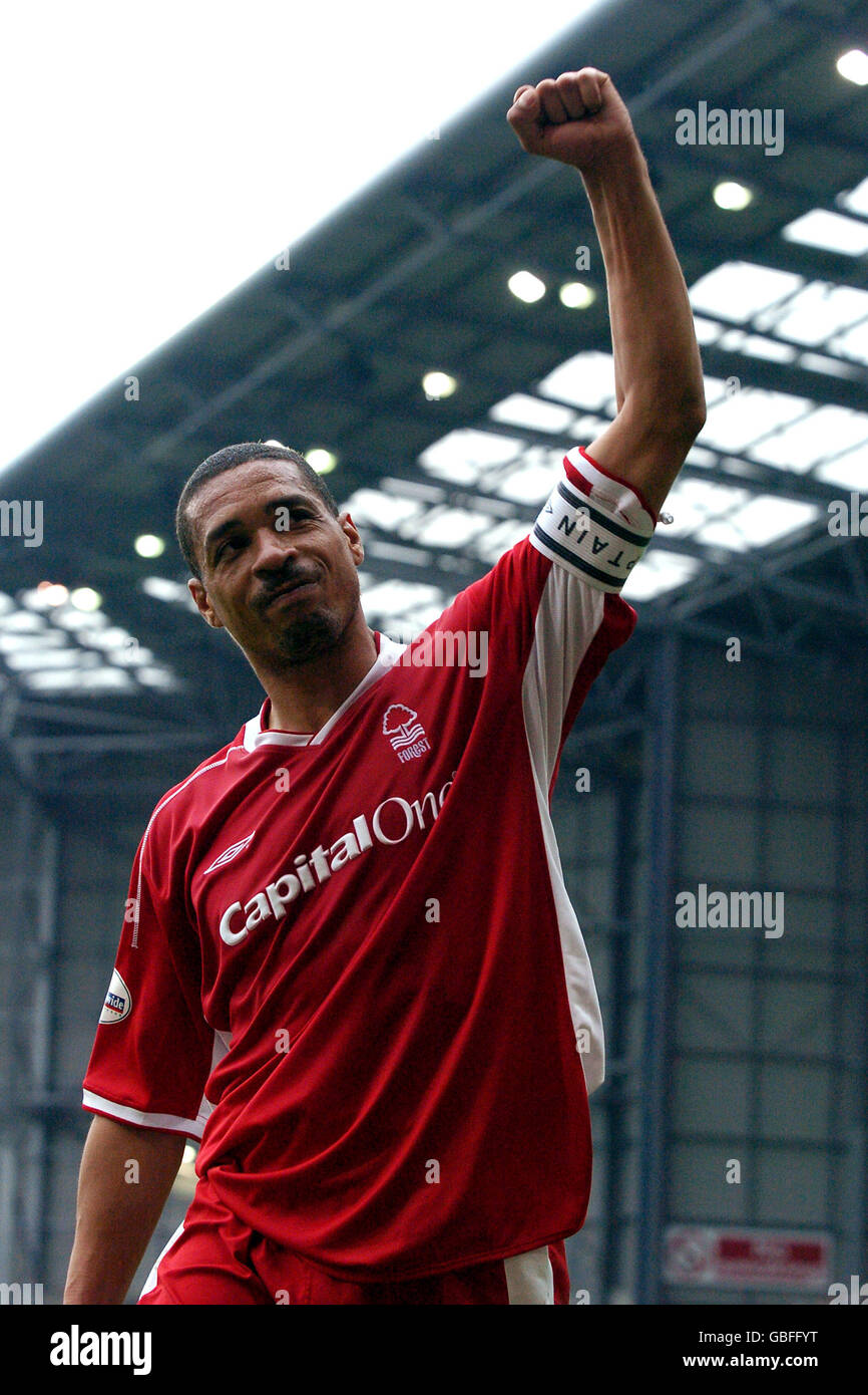 Nottingham Forest's Des Walker acknowledges the travelling support Stock Photo