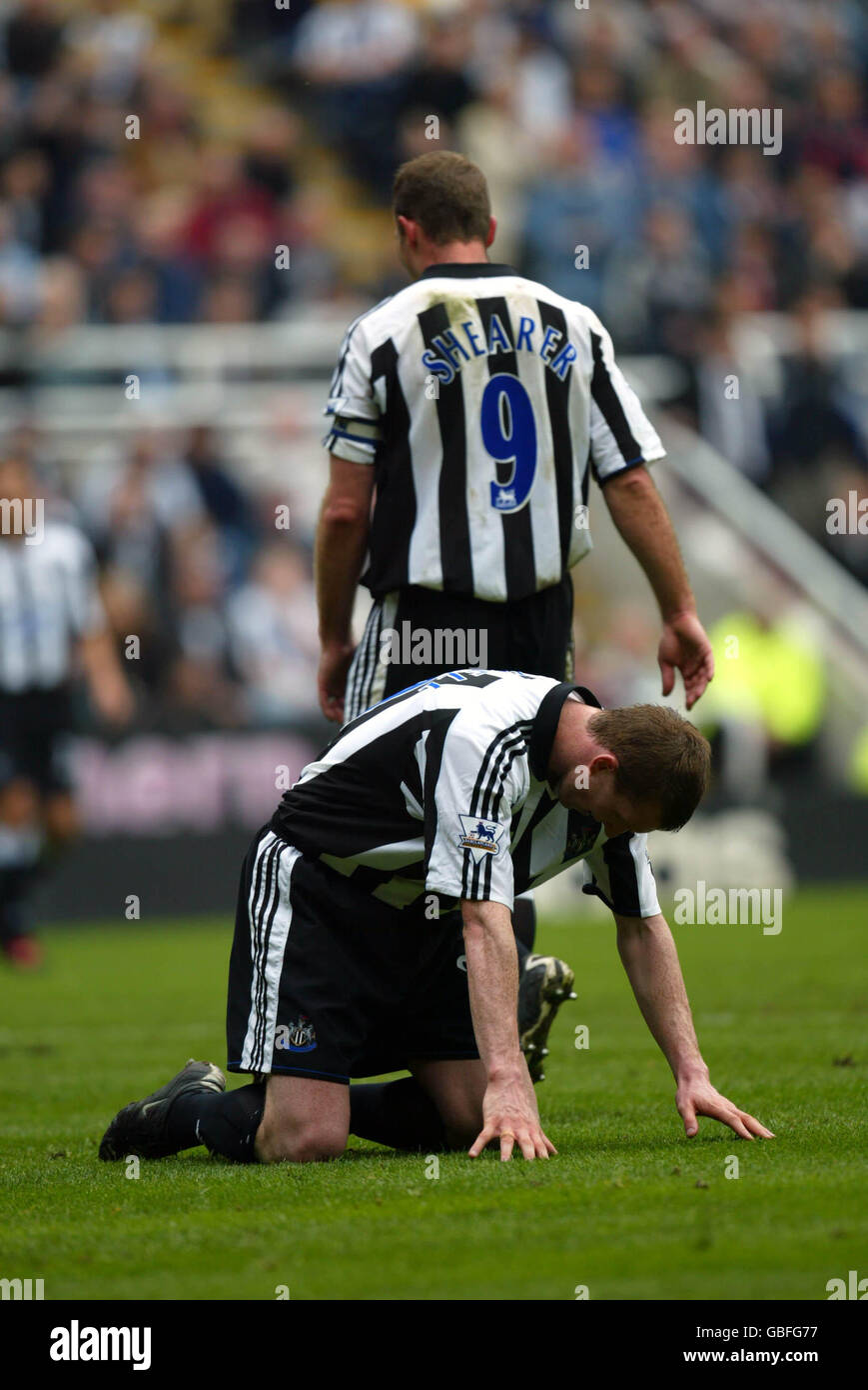 Newcastle United's Alan Shearer and Stephen Caldwell (on floor) are dejected after the 1-1 draw against Wolverhampton Wanderers Stock Photo