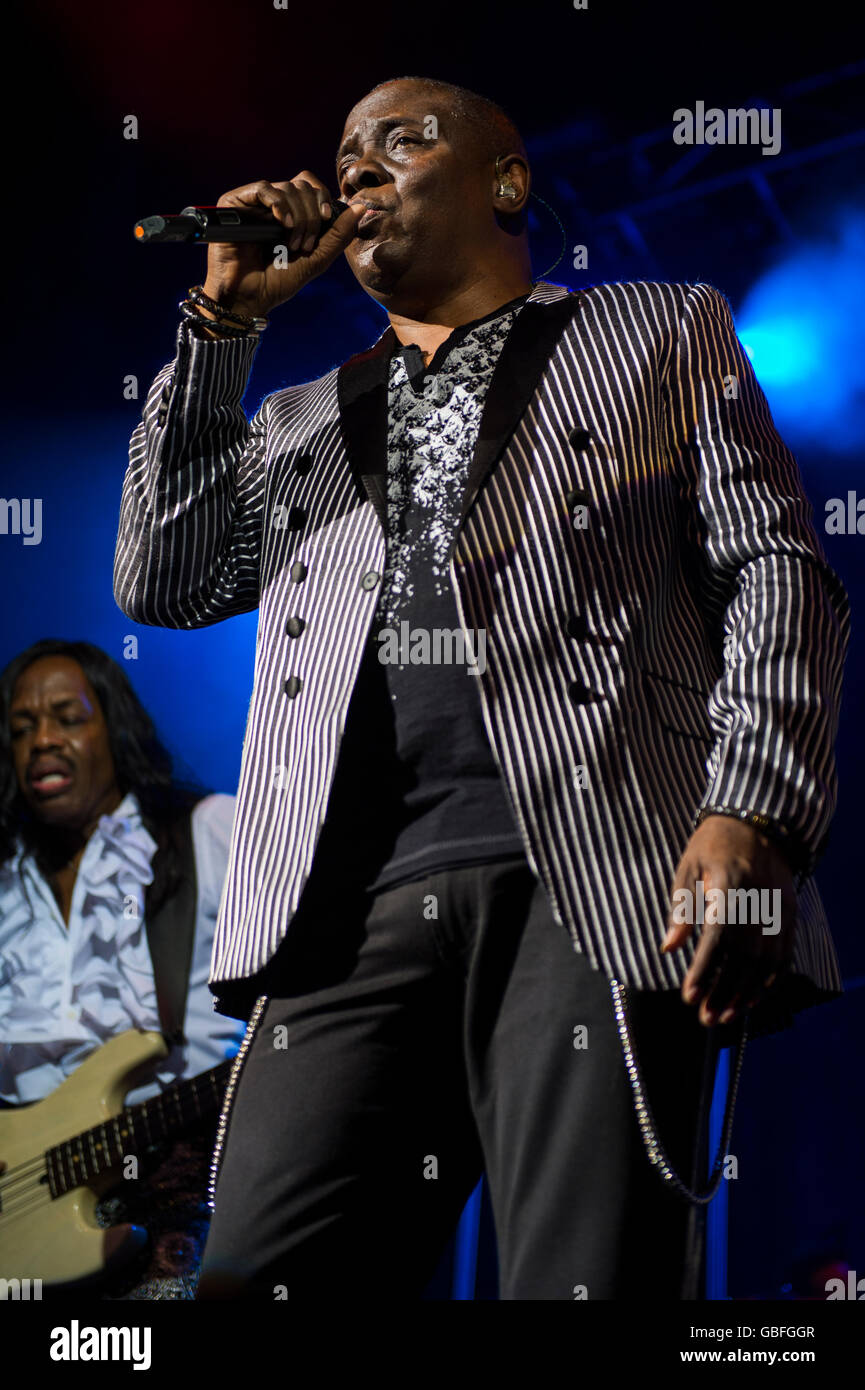 Philip Bailey Of Earth Wind And Fire Performing At The O2 Academy Glasgow Stock Photo Alamy Philip Bailey Of Earth Wind And Fire Performing At The O2 Academy Glasgow Stock Photo Alamy