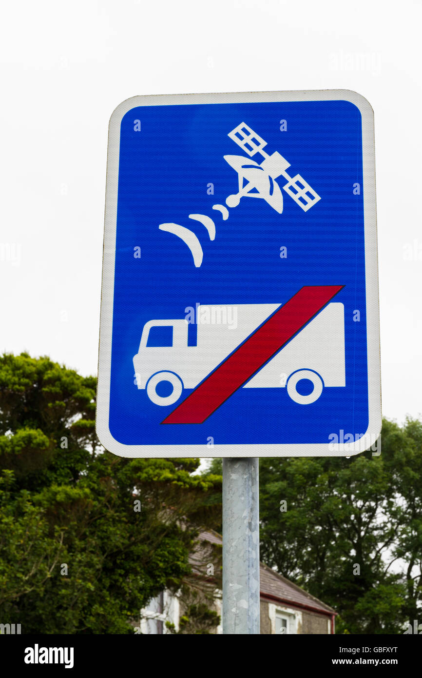 Warning sign of road unsuitable for hgv hires stock photography and
