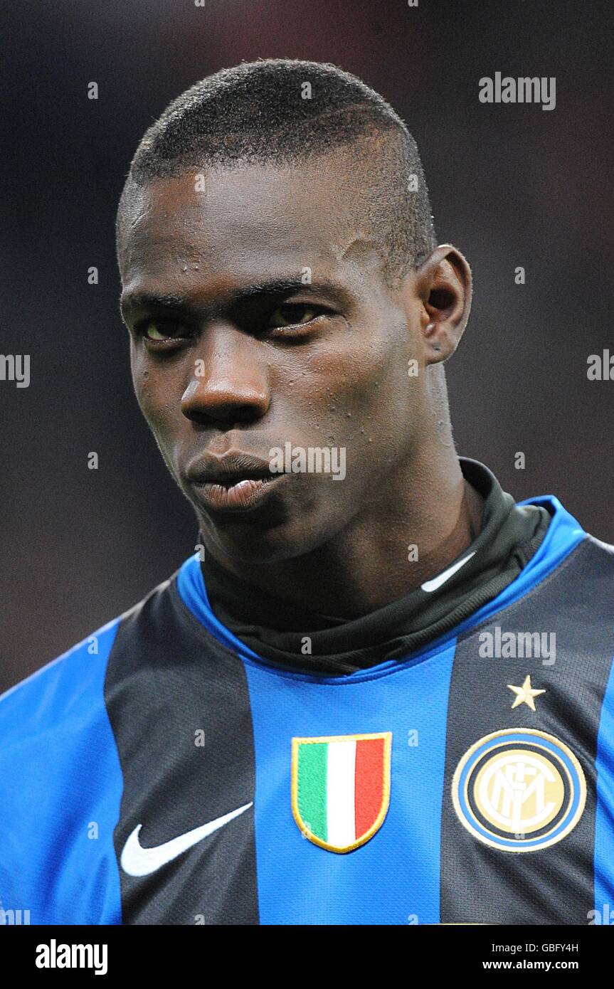 Soccer - UEFA Champions League - First Knockout Round - Second Leg - Manchester United v Inter Milan - Old Trafford. Mario Balotelli, Inter Milan Stock Photo