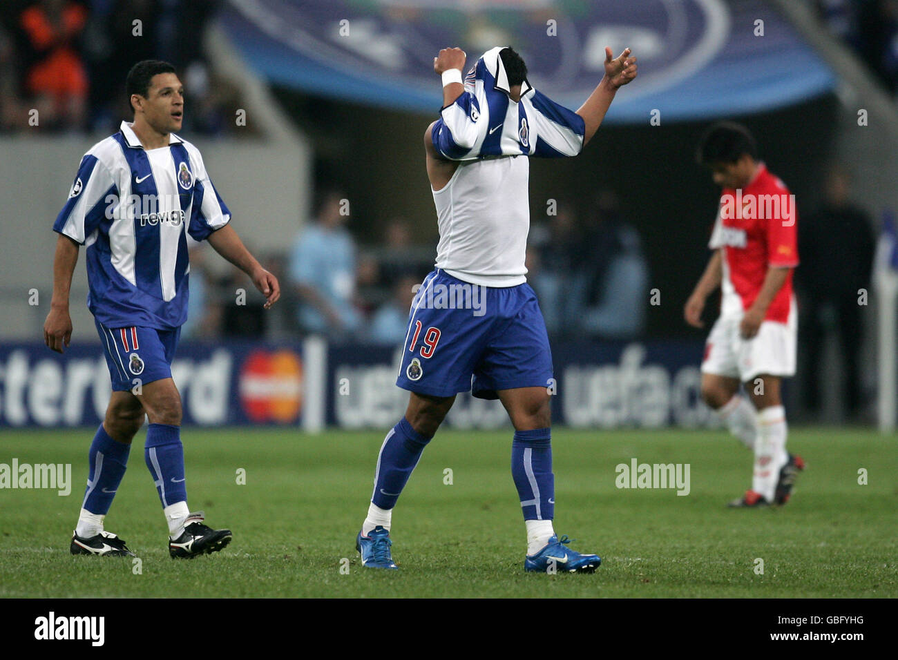 FC Porto's Gomes Carlos Alberto celebrates scoring the opening goal against  Monaco by removing his shirt Stock Photo - Alamy