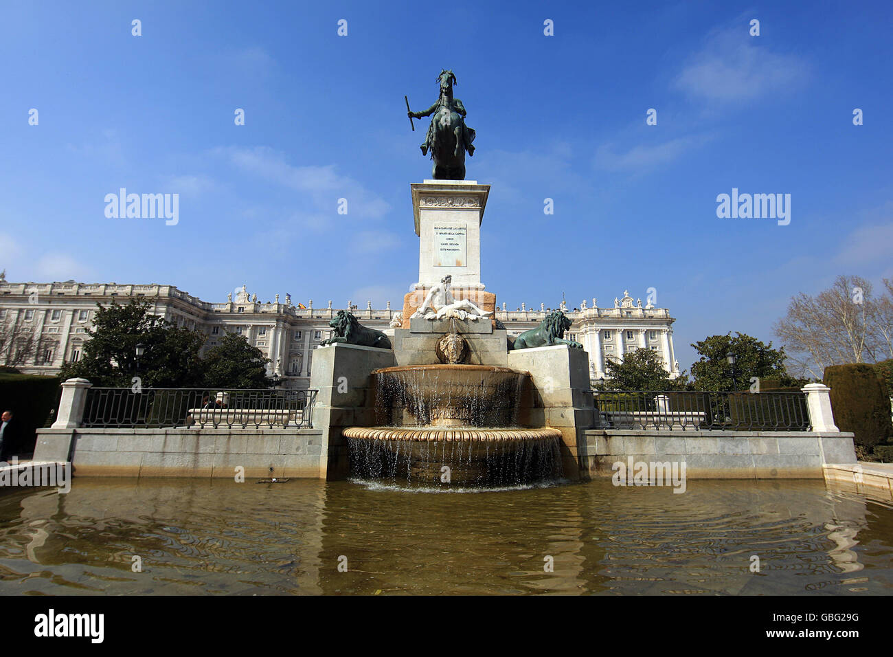 Travel stock - Madrid. Para Gloria de Las Artes monument in front of the Palacio Real, Madrid Stock Photo
