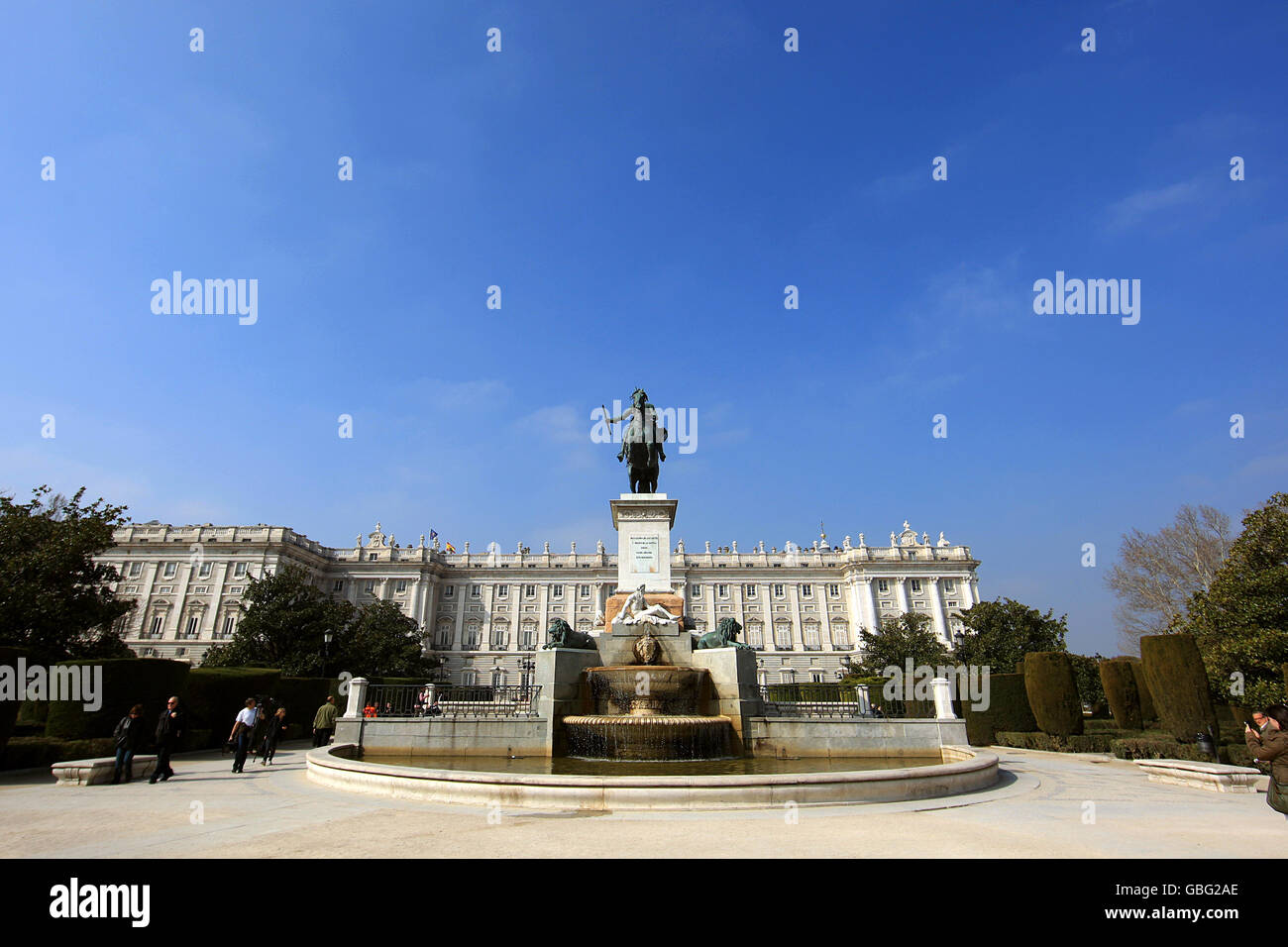 Travel stock - Madrid. Para Gloria de Las Artes monument in front of the Palacio Real, Madrid Stock Photo