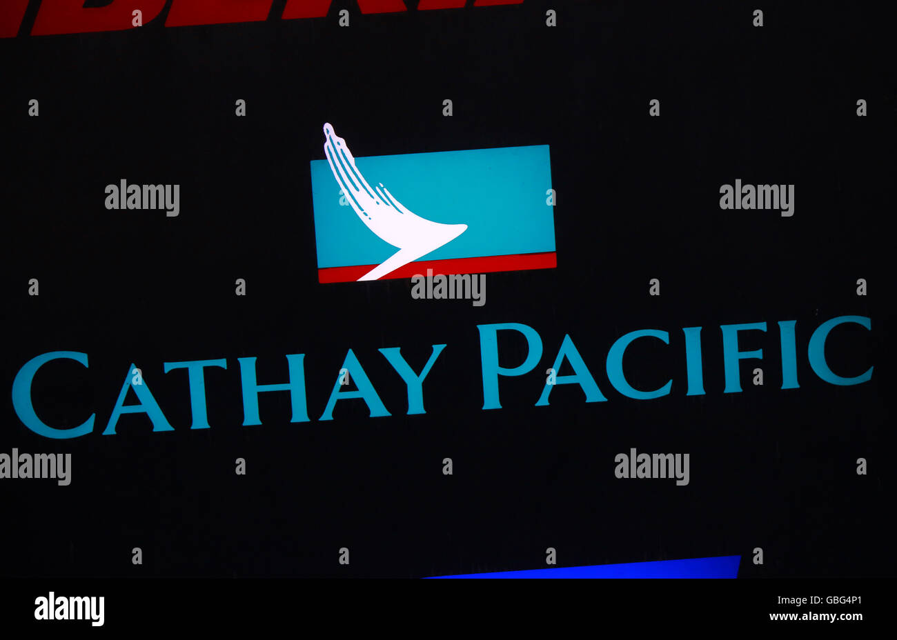 das Logo der Marke 'Cathay Pacific', Swinemuende, Polen. Stock Photo
