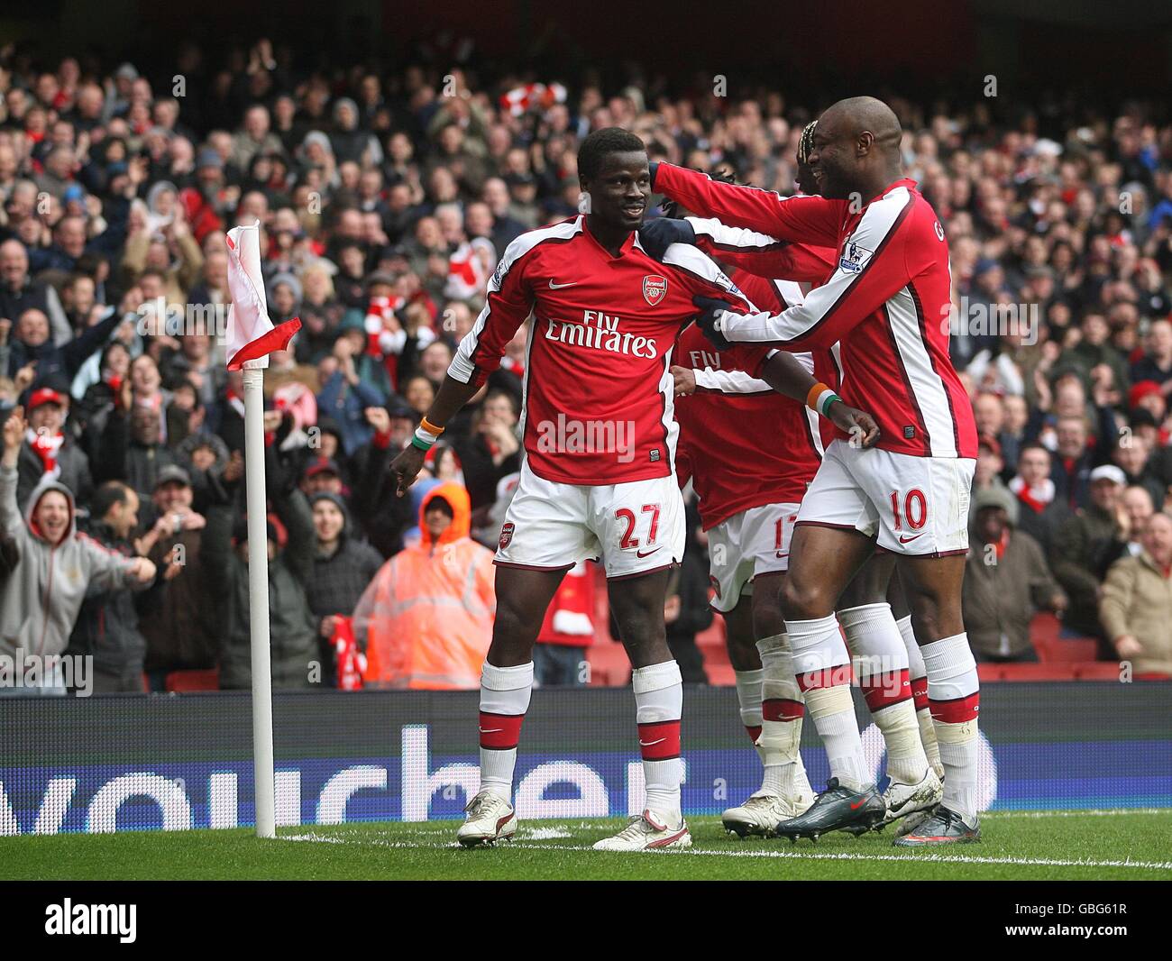 Arsenals Emmanuel Eboue Celebrates With The Emirates Cup High Resolution Stock Photography And Images Alamy