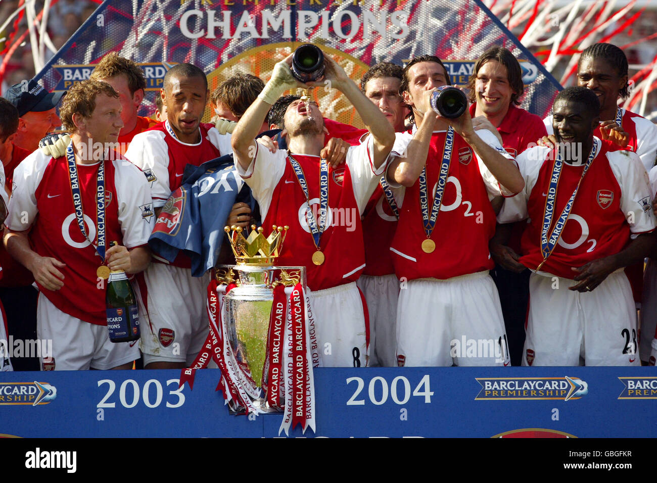 Arsenal players celebrate with the Premiership trophy (l-r Ray Parlour,  Thierry Henry, Fredrik Ljungberg, Martin Keown and Edu Stock Photo - Alamy