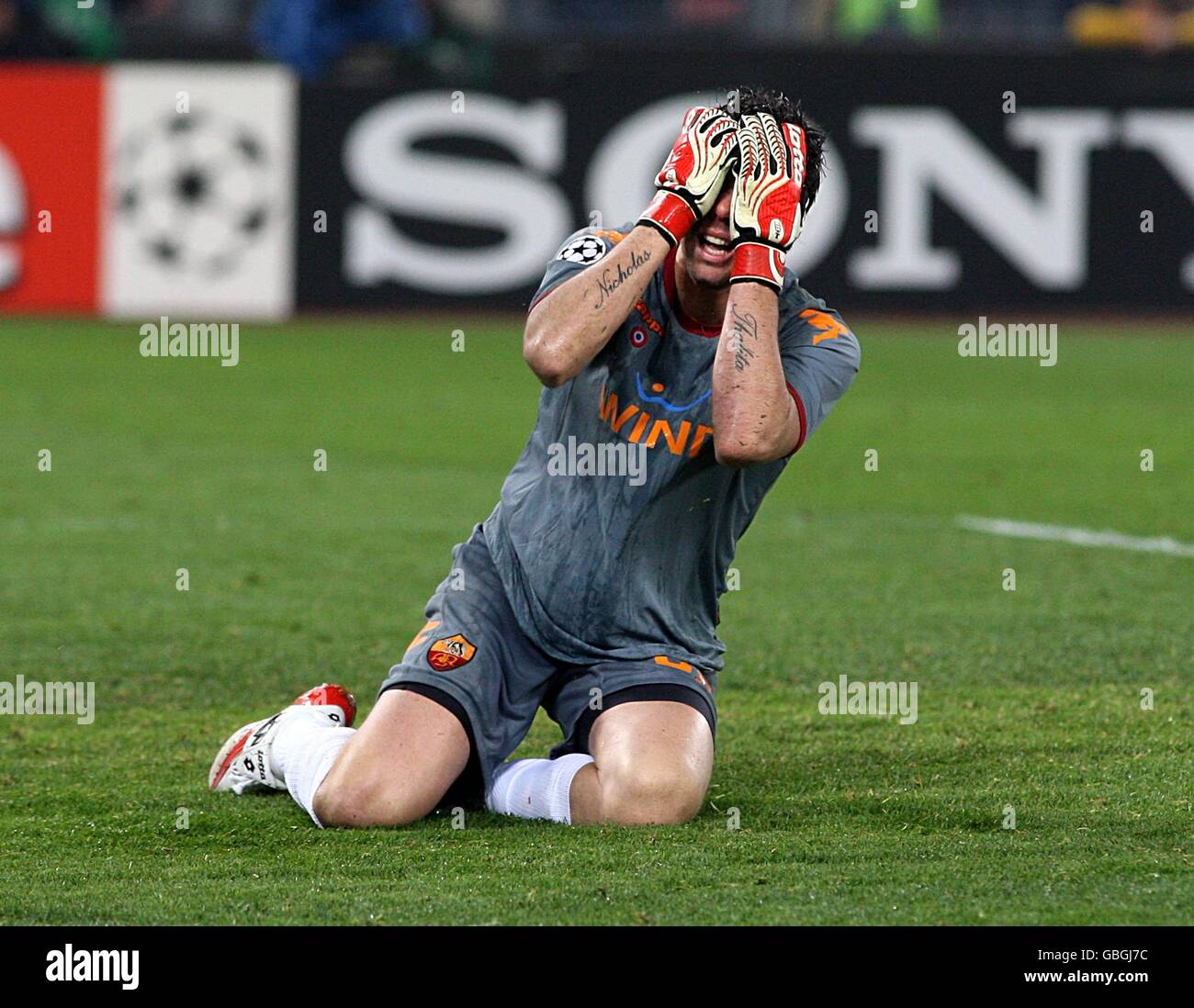 Soccer - UEFA Champions League - First Knockout Round - Second Leg - Roma v Arsenal - Stadio Olimpico. Roma's goalkeeper Alexander Doni reacts after Arsenal's Theo Walcott scores during the penalty shootout Stock Photo