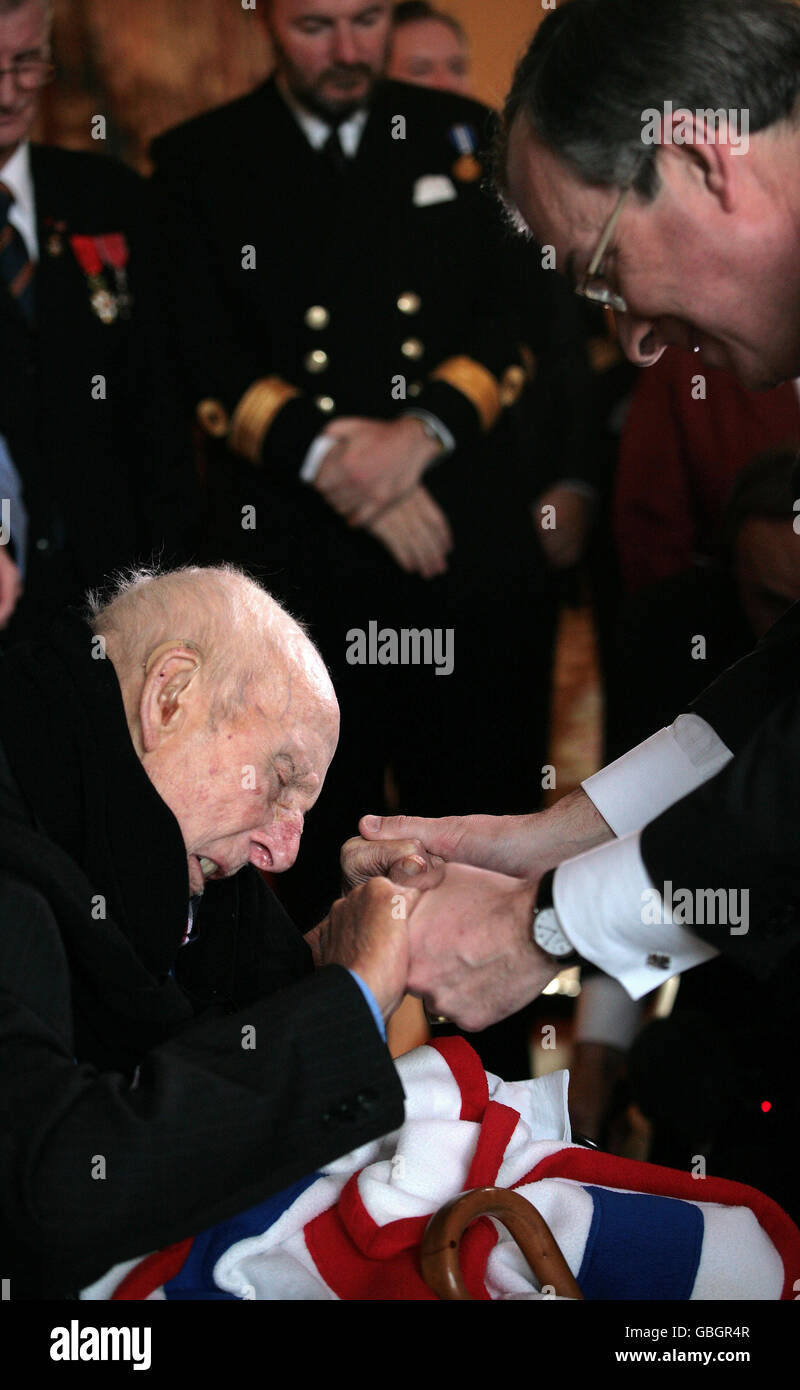 Legion of Honour for UK's oldest man Stock Photo