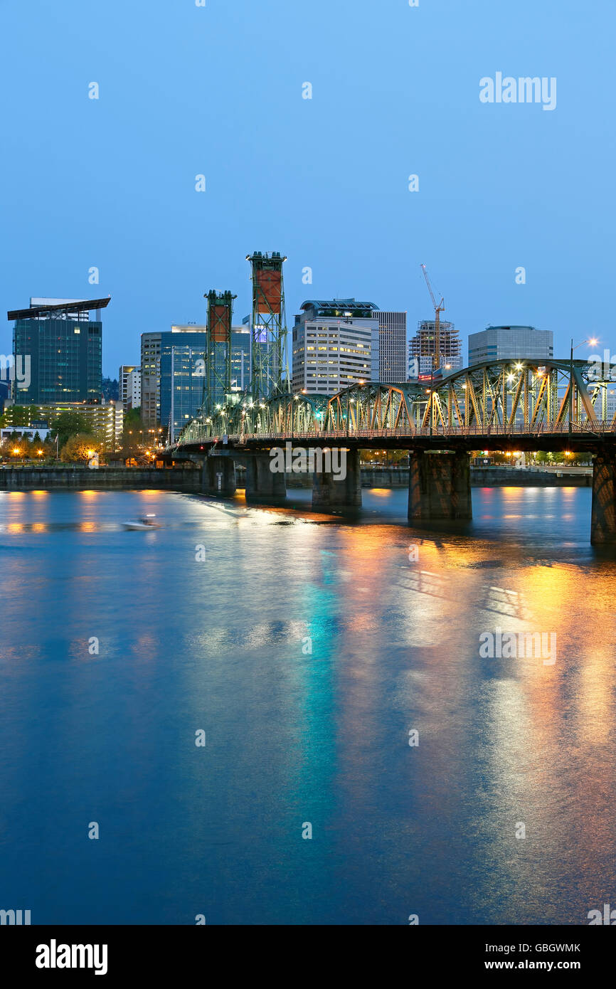 Skyline of Portland, Hawthorne Bridge and Willamette River, Portland