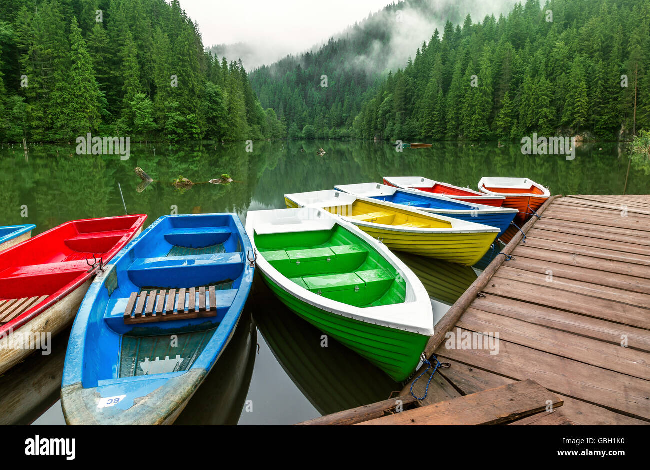 Boats on lake cloud mountain hi-res stock photography and images - Alamy