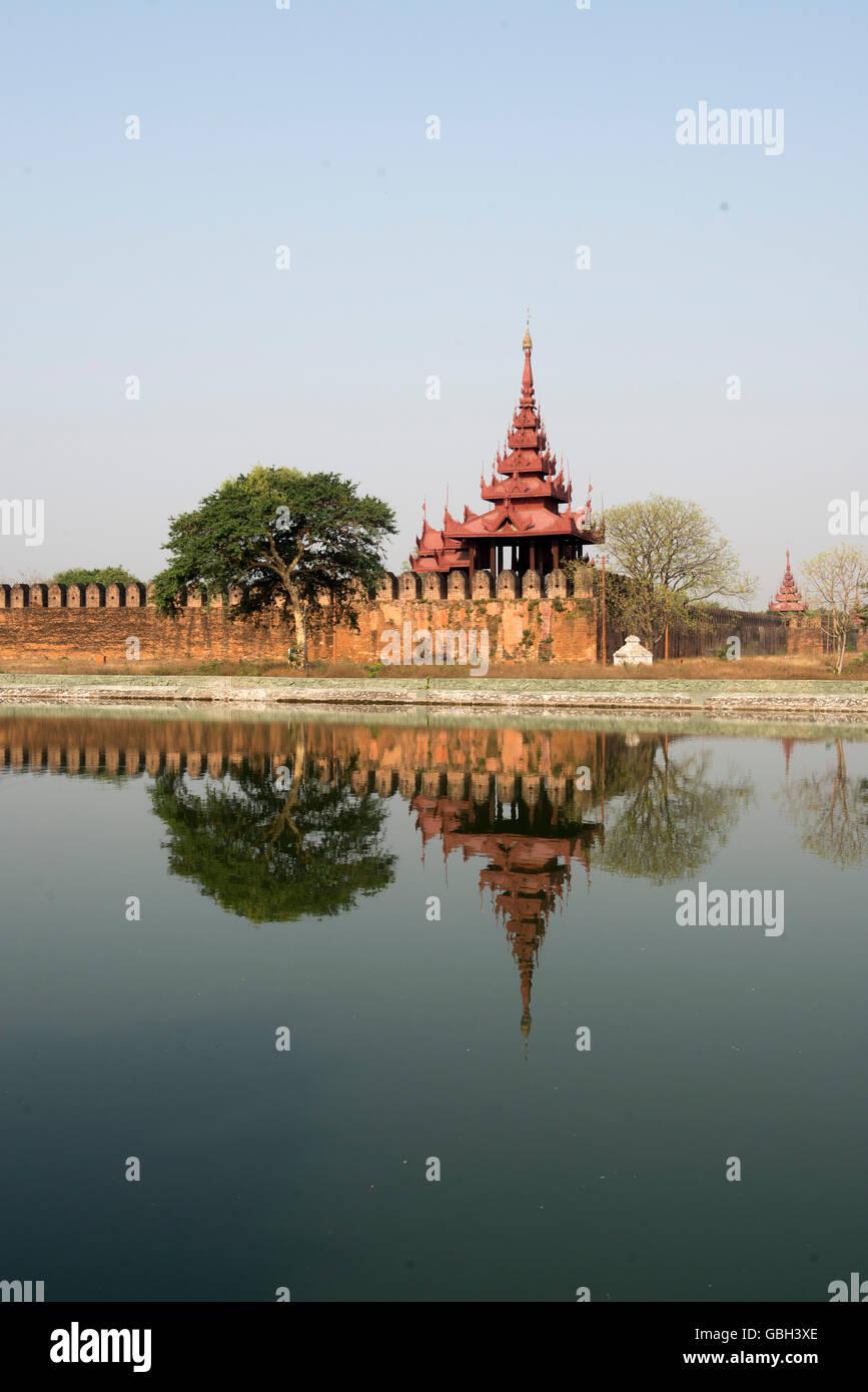 The Moat And Fortress Wall Of The Royal Palace In The City Of Mandalay ...